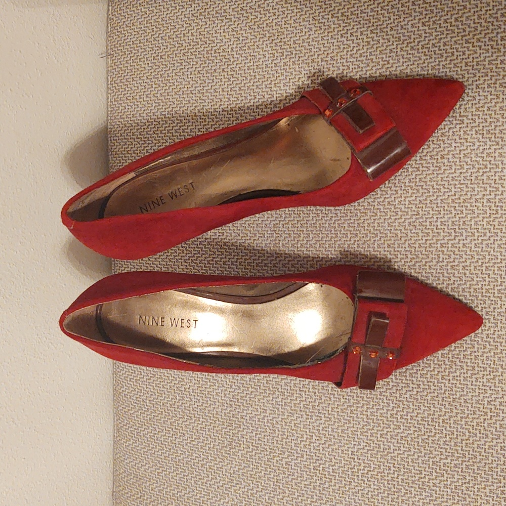 Beautiful Burgundy Suede Nine West Pumps With Bow and Rhinestones Size 7